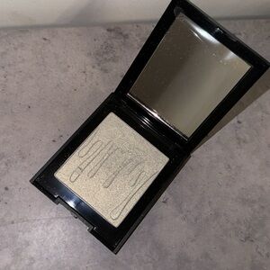 Go Ghost Kylie Jenner pressed illuminating powder highlighter Halloween